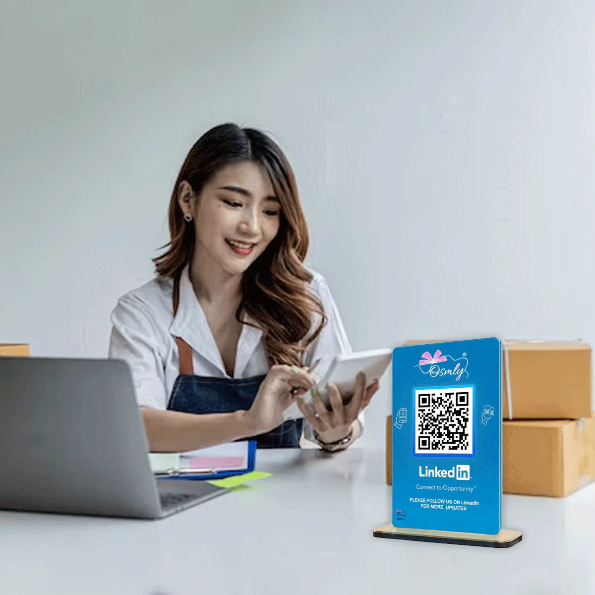 NFC-Enabled-LinkedIn-QR-Stand-8 - OSMLY